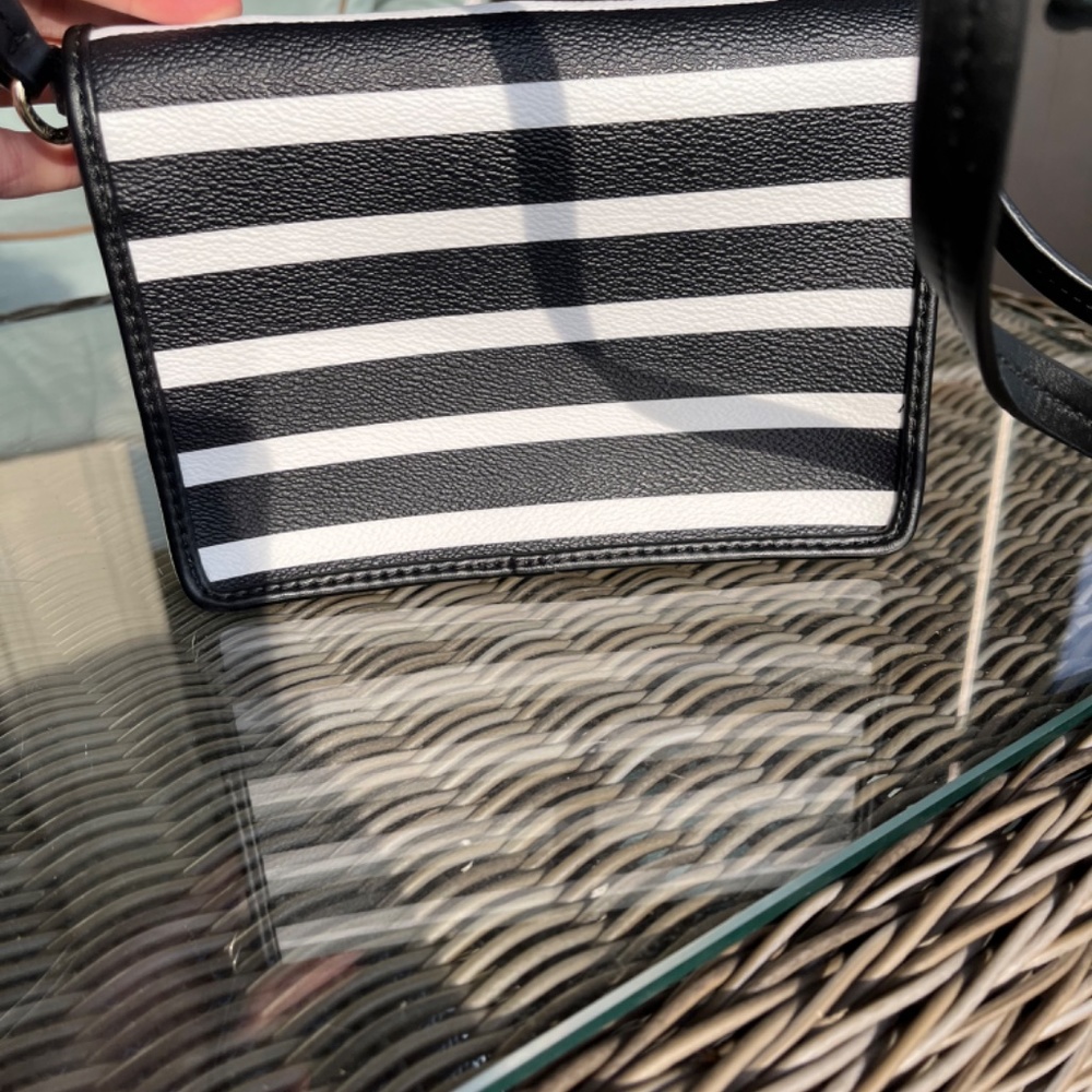 Kate Spade Crossbody - Picture 3 of 5